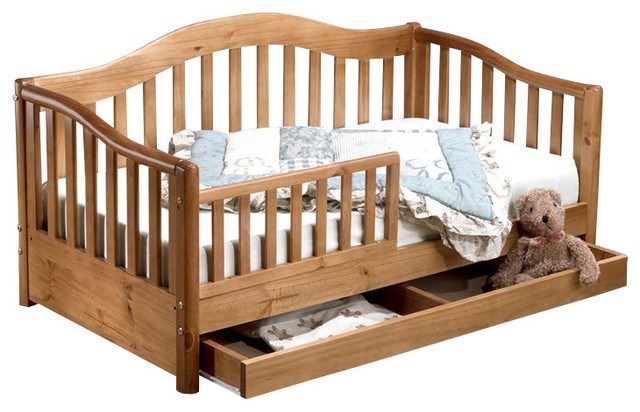 Во сколько лет нужно переносить малыша из детской кроватки на детскую кровать или диванчик