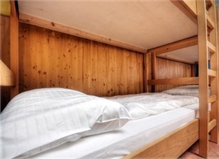 Двухъярусная кровать с диваном 